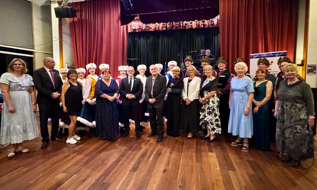 PLinSydney's tweet photo. II Bal Nauczycielski pod honorowym patronatem #konsulzSydney @PiotrRakowski za nami ! 
W Domu Orła Białego w Canberze zespół Wielkopolska porwał grono nauczycielskie do wspólnego poloneza. To był niesamowity wieczór! 💃🕺🇵🇱🇦🇺
 #oświata #polskaszkoła #Polonia #antypody https://t.co/ht5QSas6Nf