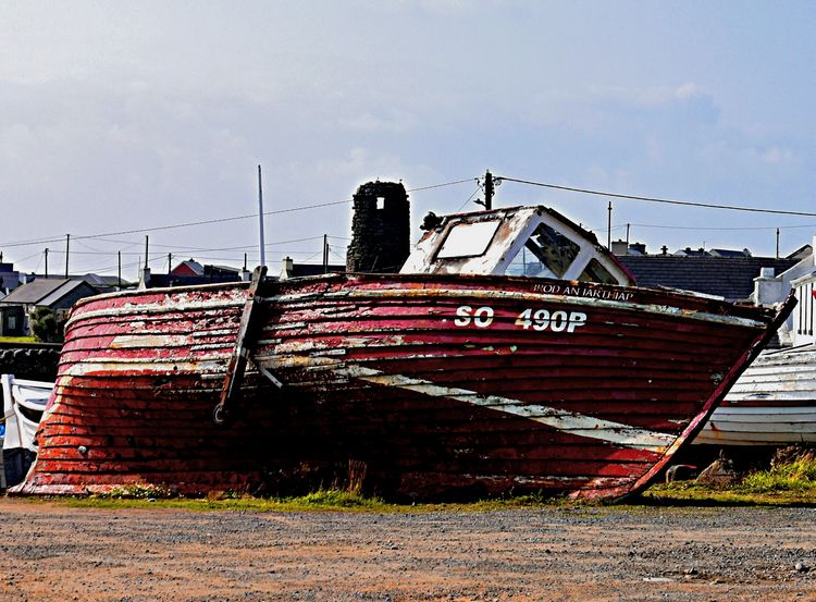 welovedonegal's tweet photo. Good #Monday 28th #September morning from
beautiful #Donegal 💚💛
Today's #GoodMorning pic is of an old fishing boat, Tory Island.
#Irish #fishing #boats #islands
#Ireland . https://t.co/U03vPqLvIj