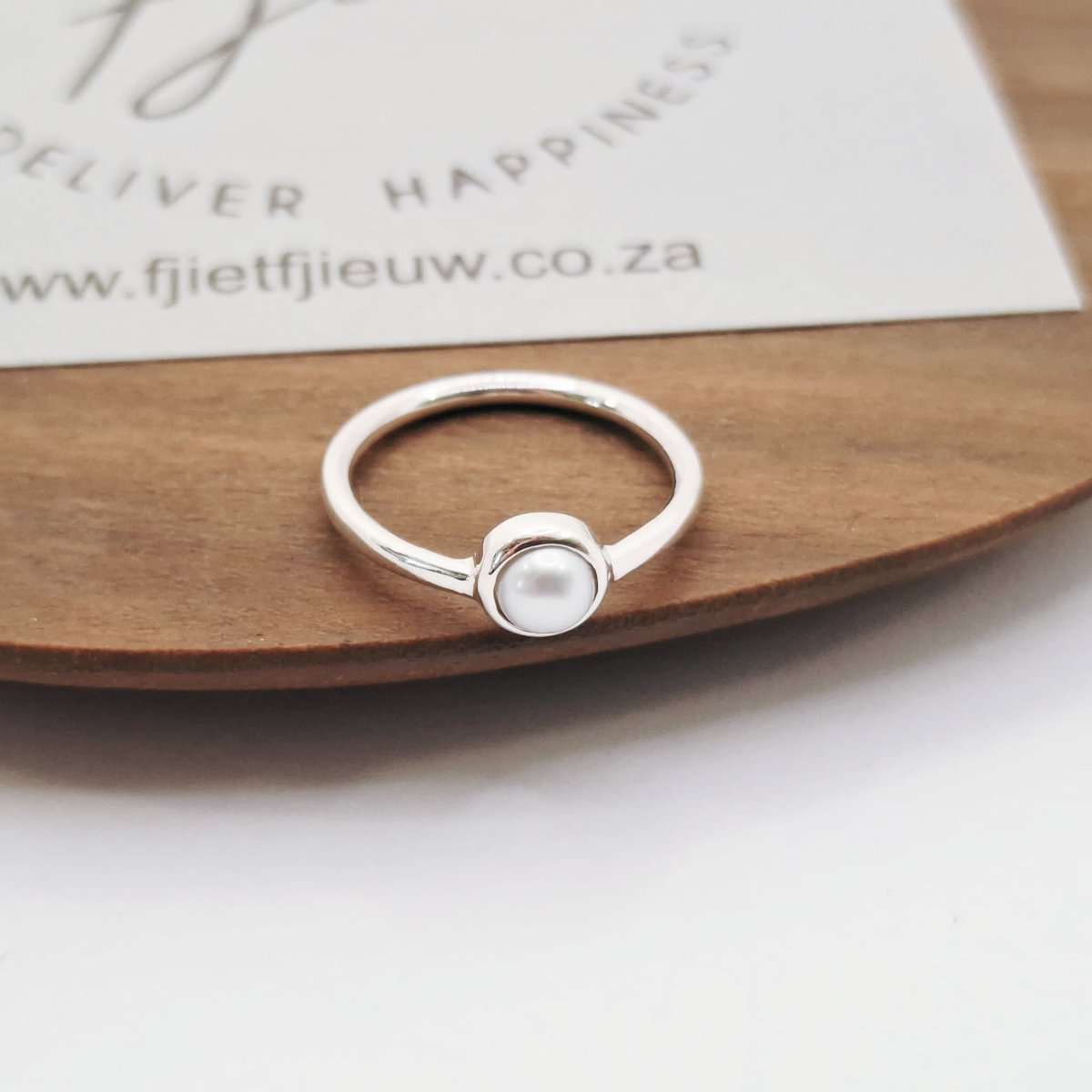 FFjieuw's tweet photo. Sterling Silver Freshwater Pearl Ring! 

Follow the link to order:
https://t.co/5bt6mp6Ks2

#sterlingsilver #freshwaterpearl #ring #fjietfjieuw #wedeliverhappiness https://t.co/x3iS11sYml