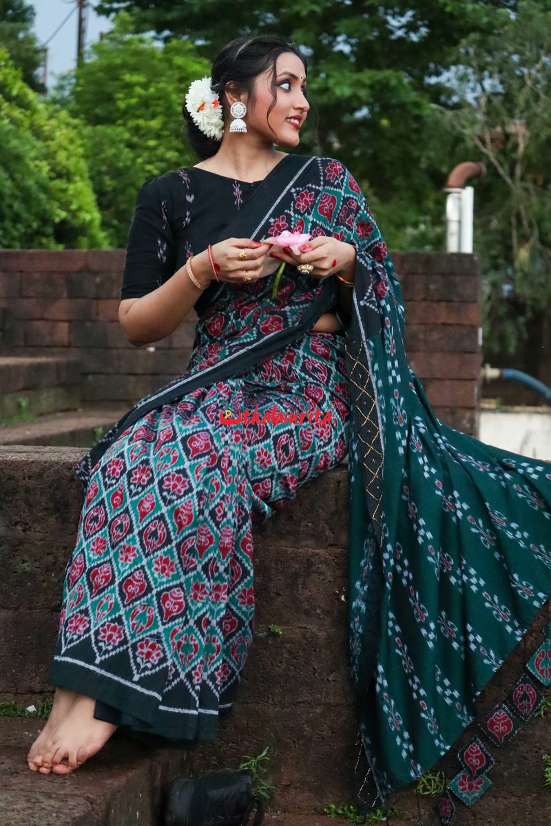 Utkalamrita's tweet photo. The Fish Sankha Black Designer Sambalpuri Cotton Saree from our Devi Collection blends bold elegance with Odisha’s heritage. Shot in Old Town Bhubaneswar, it celebrates tradition. Enjoy 20% OFF with code PUJA20 at checkout. 
Visit at :- https://t.co/baY23Yq3x9 https://t.co/Ab5ZH9GLb1