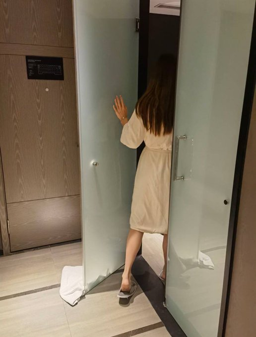 Shahbaz73217739's tweet photo. 天塌啦  被07高中生给凿了

我人还是现在懵懵的😡

第一视角  要看吗？我准备删了… https://t.co/QHnvDYwlQI