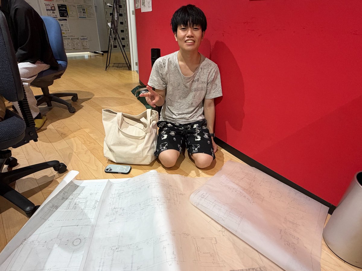 gymlabo's tweet photo. 製図の課題をやりきった達成感溢れる笑顔をお届け!最高にお疲れ様でした🔥✨
GYMLABOでは、勉強や課題に打ち込む学生さんの挑戦をいつも応援しています! 本当によく頑張りました!ゆっくり体を休めてくださいね🙌
#GYMLABO #九工大 https://t.co/B1mbLM5BY7