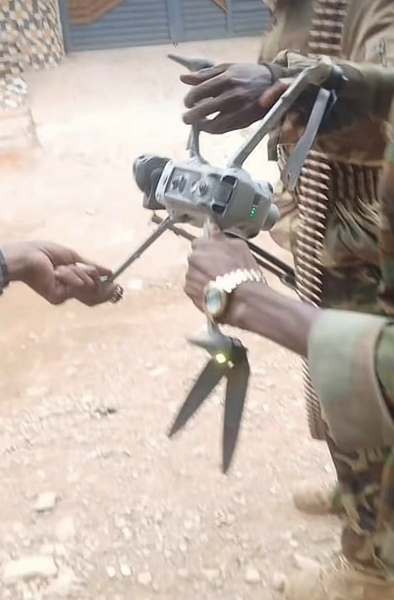 mohhagio's tweet photo. Somali National Army soldier bravely engaged a drone being used by the Laftagareen terrorist group and ultimately succeeded in shooting it down. https://t.co/qa9QRDrPMv