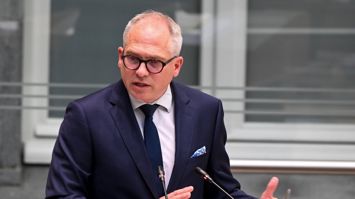 BAM_Wetstraat's tweet photo. Nog geen definitief akkoord over begroting Vlaamse regering; wel deal over verhoging dienstencheques https://t.co/95P17l0ZW5 #VlaamseRegering #Begroting #Dienstencheques #Financiën #Onderhandelingen https://t.co/gy2rr1YnrD