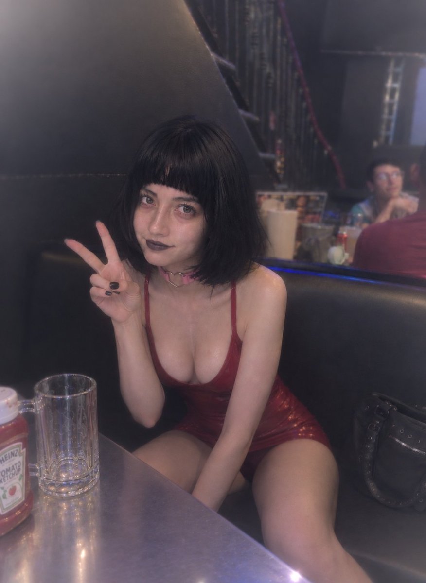 MiniGothGirl tweet picture