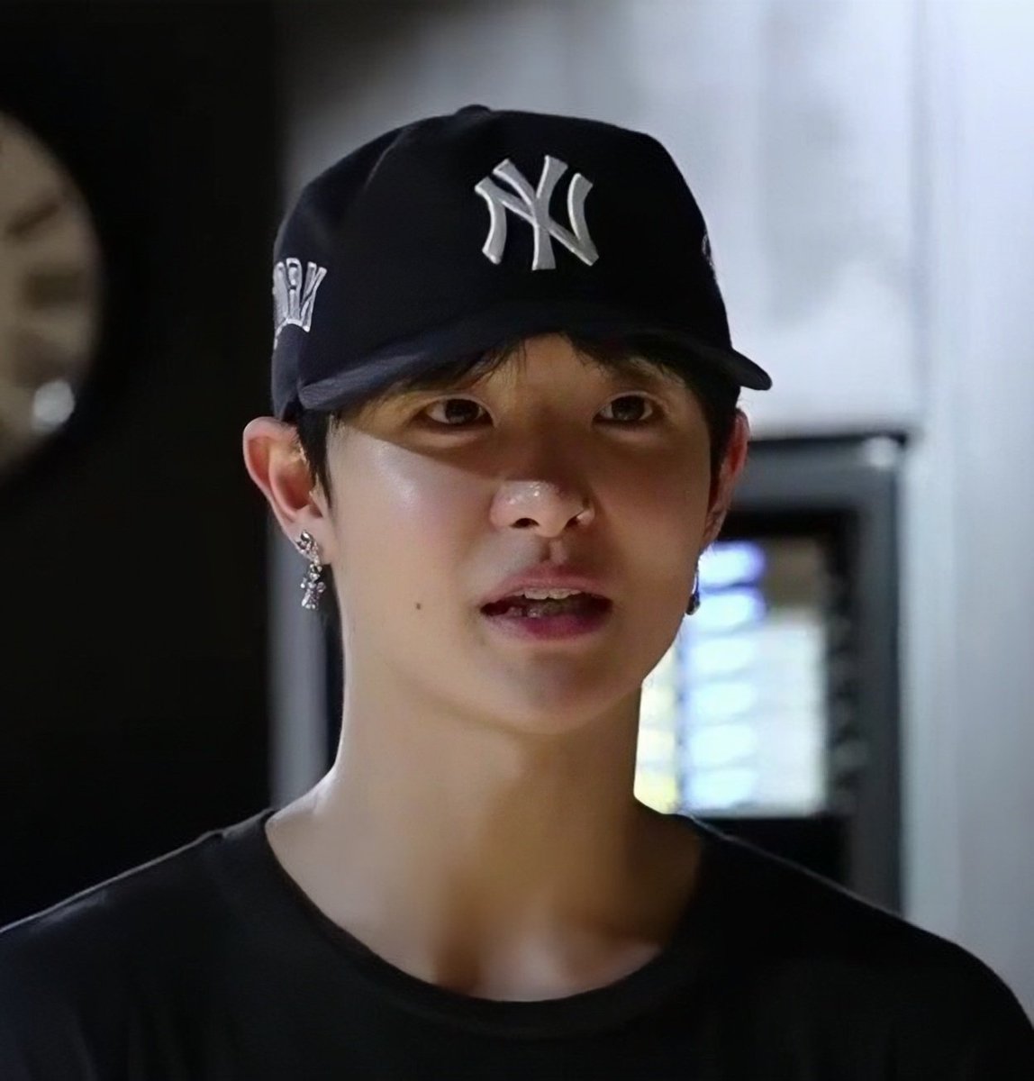 marchoonie's tweet photo. jihoon's bare face is my fave. feels so peaceful looking at it https://t.co/O3sGw2IorH