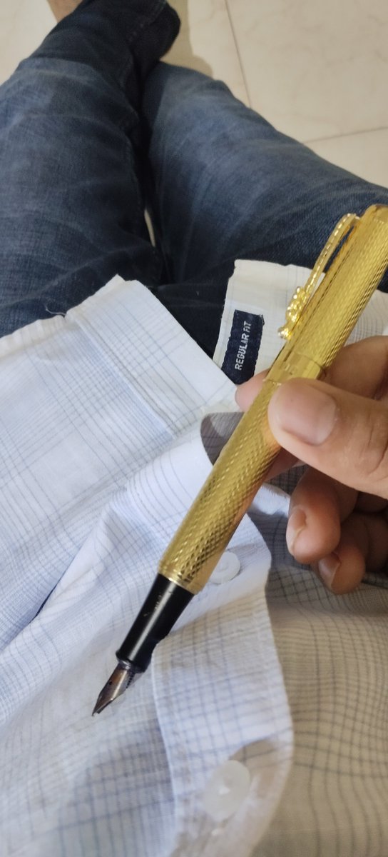 Third_eye_think's tweet photo. Ek samay mere dady ki fountain pen favourite hua karti thi..
Ab se unki yaad me mein bhi fountain pen se kam karunga 🖋️❣️

#memories https://t.co/7RERF8jrVq