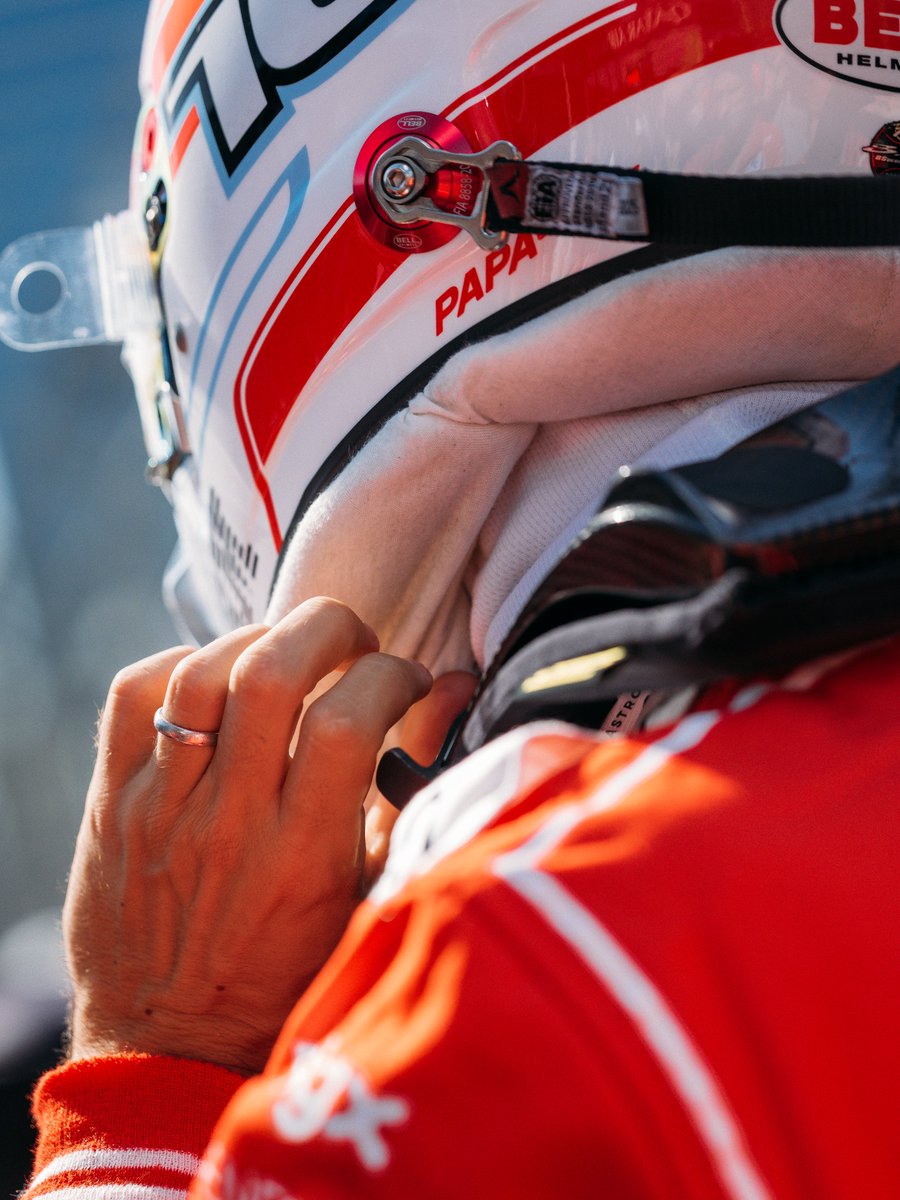 F1's tweet photo. Those final details on the grid ✨🤏

#F1 #AzerbaijanGP https://t.co/VxSYyKhXfd