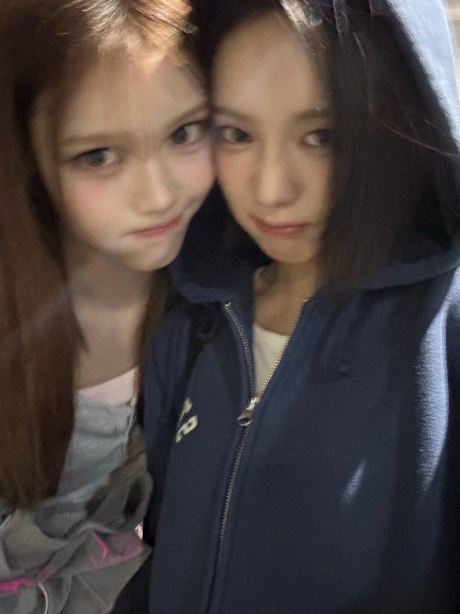 betluvxzip's tweet photo. 아이 ㅆ발
ㅅㅏ랑ㅂㅣ가 너무많이내려요..... 나적응안돼..... 한달도안돼서 플챗에 벳럽투샷몇번뜬거임?? https://t.co/uxLUTg7oLE