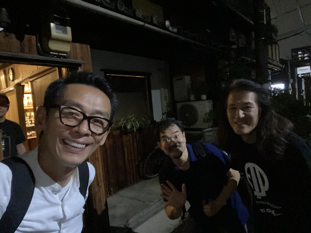 zenzenjiro's tweet photo. 新作！全国ツアー『東アジアツアー日記！』初日は名古屋・円頓寺Les Piliers　でした。雨の中、本当にありがとうございました！韓国🇰🇷→中国🇨🇳→台湾🇹🇼を見て、聞いて、笑った出来事（笑）「東アジアの今」を全力でお届けしました！全国ツアー始まりました！ https://t.co/52CsKdNRSy