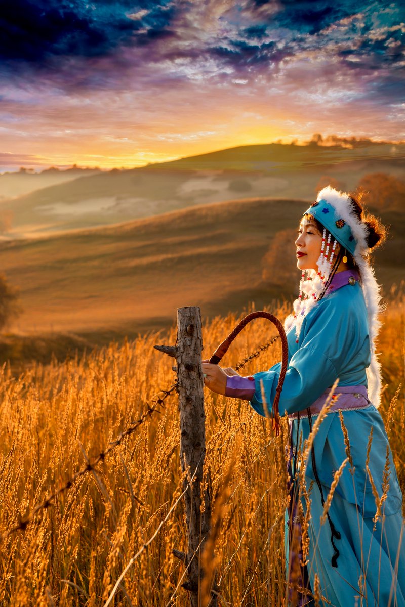 xtngabr787's tweet photo. "Covering rice fields, the shaman shouts loudly—traditional rural vibes hit differently!"， https://t.co/iei8bXVzIp