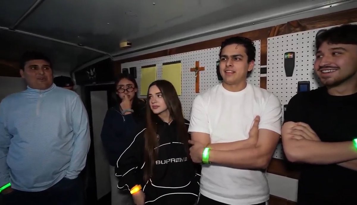 Tyrenacido's tweet photo. Este stream es mi top 1 de los más divertidos de ver. Espero que hagan muchas más cosas así. Gracias a @isaacmadeu y a la otra persona que se encargaron de todo. Qué HP stream👏👏 https://t.co/VVRiBgx9Ts