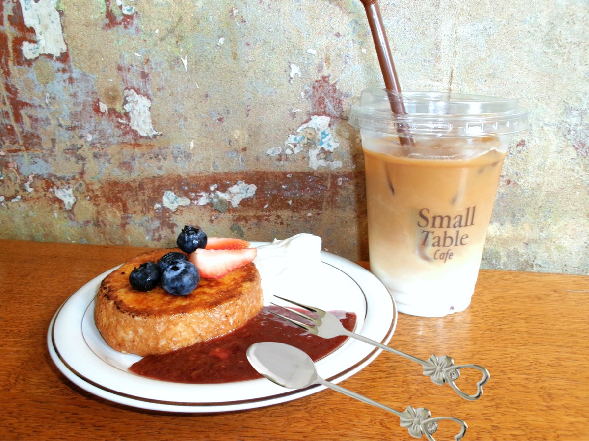 RibbinGirlster's tweet photo. Small Table Cafe คาเฟ��เล็กๆ 
แต่เสน่ห์ล้นเหลือ สไตล์วินเทจโฮมมี่
ในตึกเก่าสุดคลาสสิก ย่านหัวลำโพง 
บรรยากาศอบอุ่น เหมือนอยู่ในยุคเก่า 
กาแฟคือดีเลย คู่กับเฟรนช์โทสต์
ส่วนชั้นบน ซึ่งเป็นมุมมหาชน วิวชิคๆ 
เห็นสถานีรถไฟหัวลำโพง
📍พิกัด :: หัวลำโพง ถ.รองเมือง กรุงเทพ
@aroii  
#Cafe https://t.co/l2Wmq4ofj6