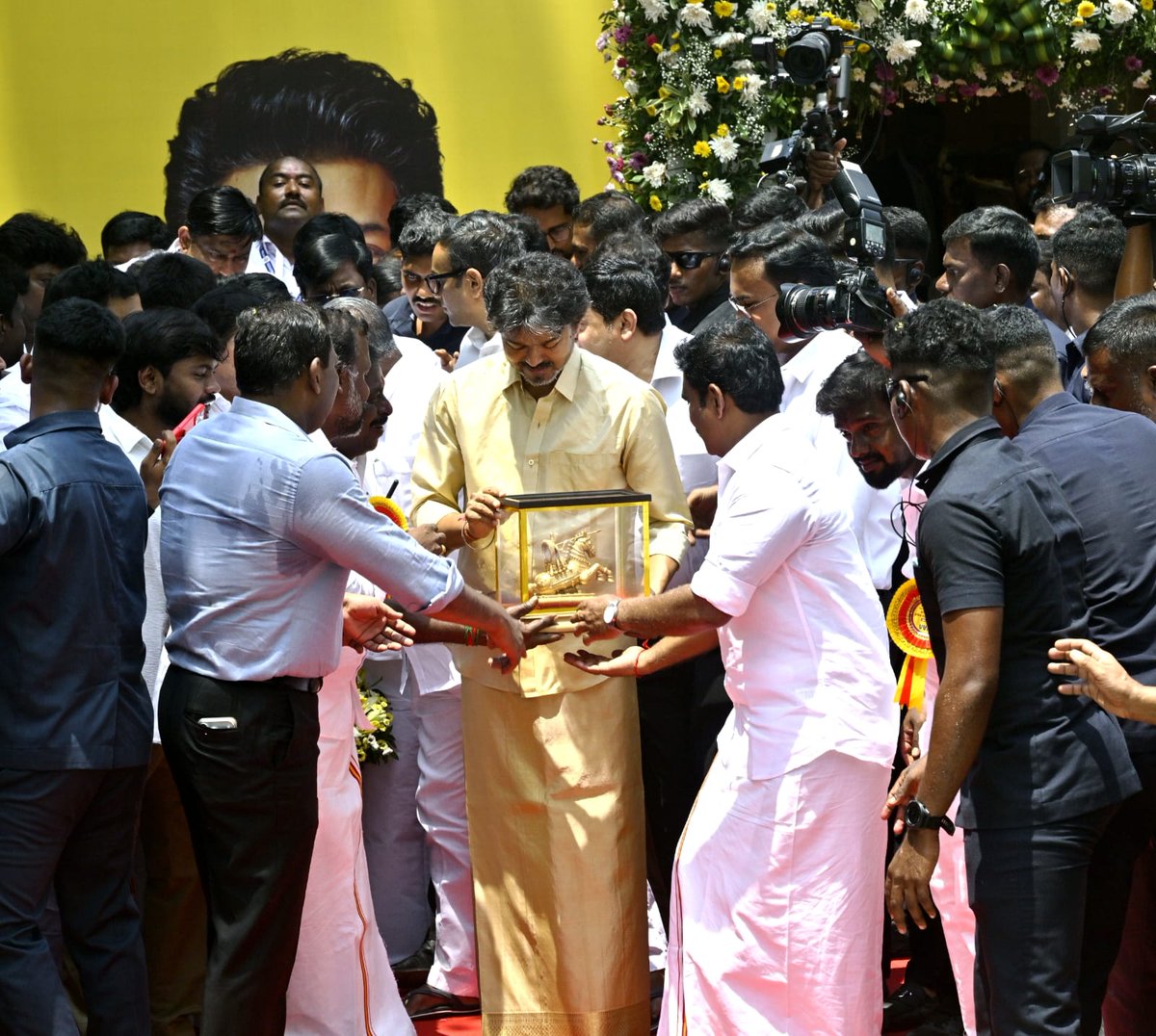 THChennai's tweet photo. Glimpses of #TamilNadu Chief Minister C. Joseph #Vijay at Government Rajaji Hospital in #Madurai ahead of the launch of #ThaimamanThangaMothiram scheme on Monday. 

📸: G. Moorthy / The Hindu https://t.co/APx546j1ly