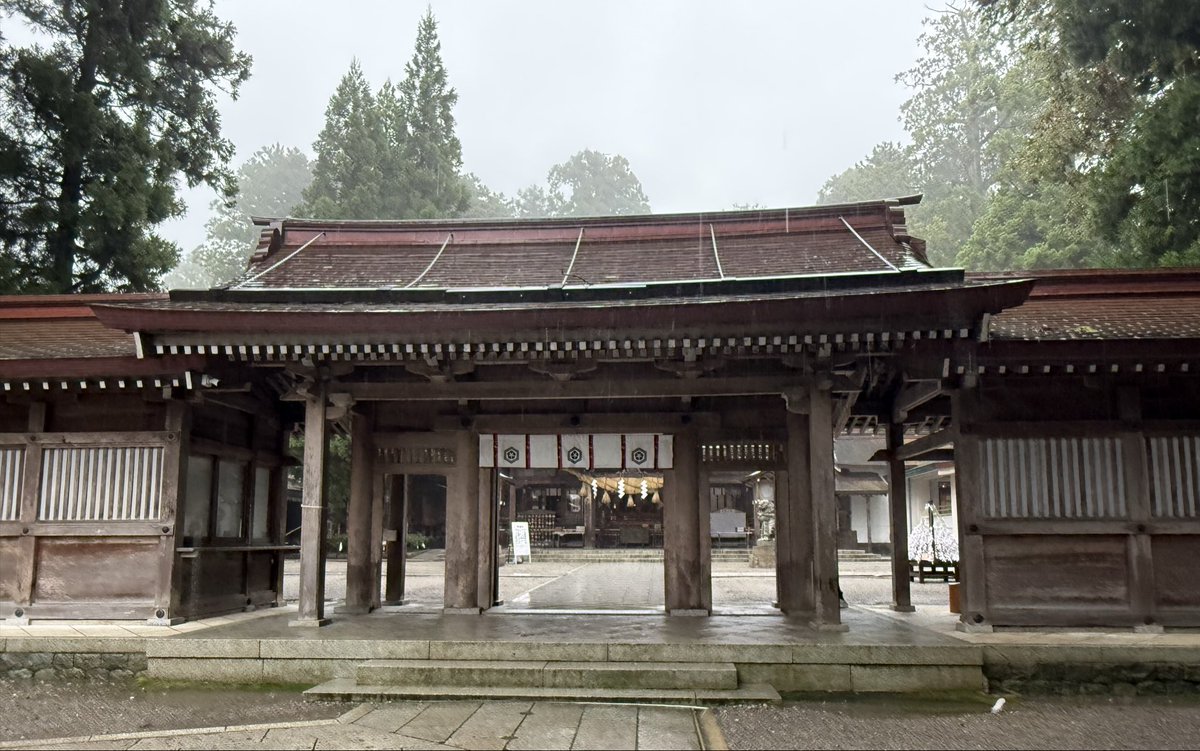 EvaM47544166807's tweet photo. 前々から行きたかった「白山比咩神社」へ。航空母艦「加賀」の鎮魂碑と、護衛艦「かが」の就役記念石碑に詣ることができました🙏#白山比咩神社 #航空母艦加賀 #護衛艦かが https://t.co/UgXCt6deKf