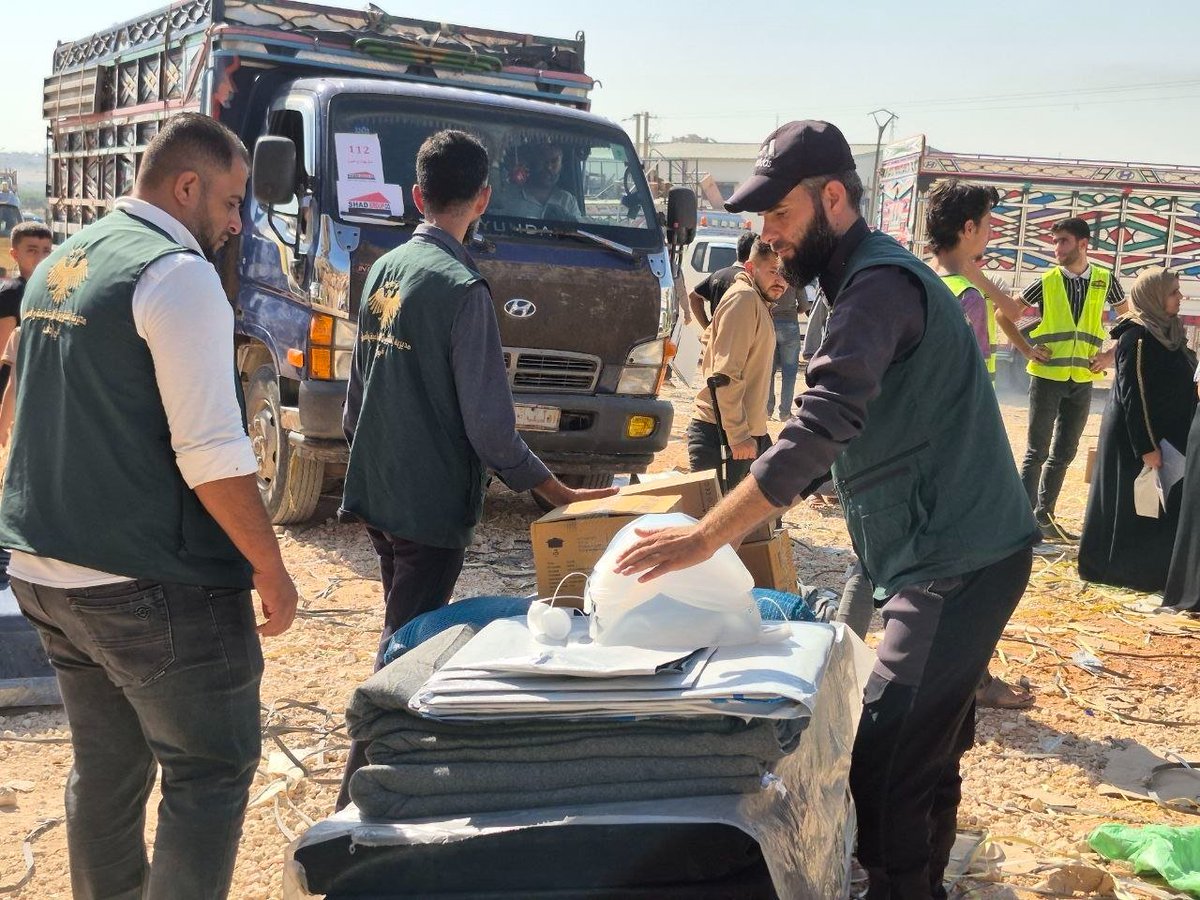 SyMOSAAL's tweet photo. انطلاق قافلة عودة طوعية تضم 308 عائلة من مخيمات النزوح لقراهم وبلداتهم في محافظات (إدلب، حماة، حمص، ريف دمشق وحلب)، بإشراف مديرية الشؤون الاجتماعية والعمل في إدلب. 

#الجمهورية_العربية_السورية 
#وزارة_الشؤون_الاجتماعية_والعمل https://t.co/55hbRHRFOR
