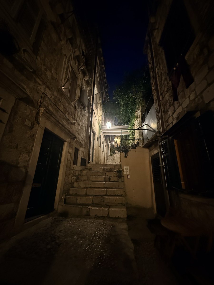 lapinguinadecl's tweet photo. Duvrovnik, Croacia. 🇭🇷 #chilenaencroacia #chile #croacia #turismo #kingslanfing #desembarcodelrey #got #hotd #targaryen https://t.co/iv4UEBqwWl