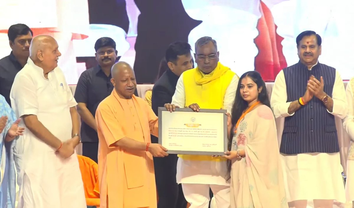 spshahibjp's tweet photo. सम्मिलित हुआ।
इस अवसर पर माननीय पंचायती राज मंत्री - श्री ओम प्रकाश राजभर जी, माननीय महापौर - श्रीमती सुषमा खर्कवाल जी, माननीय सदस्य विधान परिषद - श्री महेंद्र कुमार सिंह जी, श्री मुकेश शर्मा जी, श्री लाल जी प्रसाद निर्मल जी एवं श्री रामचंद्र प्रधान जी...(2) https://t.co/KR2bpzBhZD