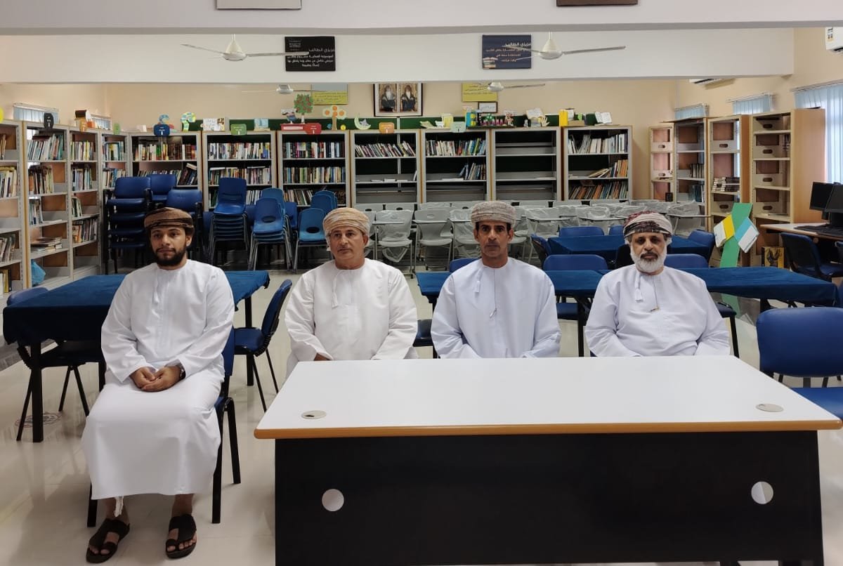eduGovmct1605's tweet photo. عُقد اللقاء الأول لأعضاء لجنة متابعة مسابقة القرآن الكريم، بحضور الأستاذ داود العادي مدير المدرسة، حيث استعرض الأستاذ سامي اللزامي أهداف المسابقة ومساراتها والأجزاء المقررة للحفظ أو التلاوة.
وتأتي هذه المسابقة تعزيزًا للعناية بكتاب الله، وتشجيعًا للطلبة على حفظه وتلاوته وتدبره. https://t.co/66Z6qPIFhm