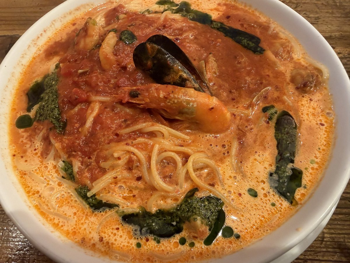 ISA66692528's tweet photo. 群馬県高崎市の「はらっぱ」本店へ🍝魚介のベッロヴィスタ・トマトクリーム（生麺）をいただきました。もちもちの生麺に魚介の旨味たっぷりのソースが絡み、ジェノバソースの香りがアクセントに。最後まで美味しくいただきました！#高崎パスタ #はらっは https://t.co/rcw3rAFCkX