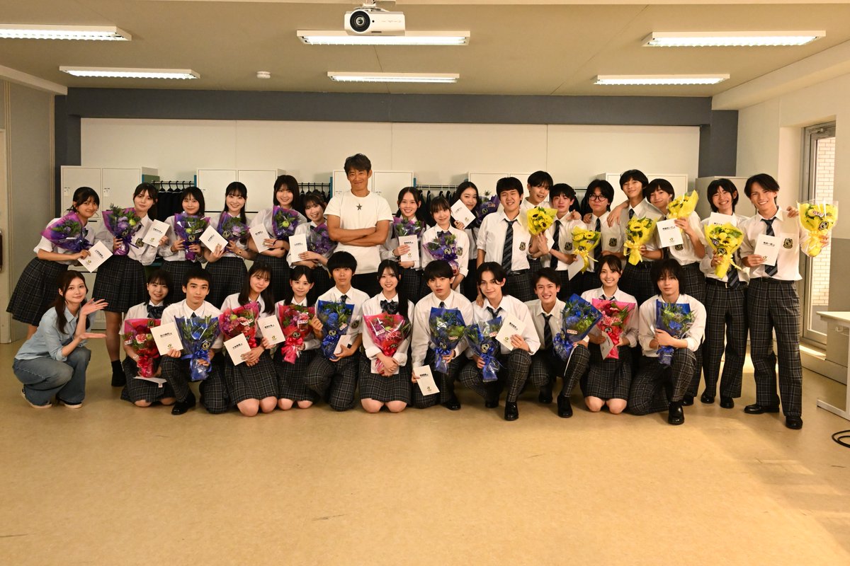 kantele's tweet photo. 月10ドラマ『#GTO』
最終話をご覧いただきありがとうございました！

鬼塚英吉の最後の熱い授業はいかがでしたか？🔥
約3カ月間半にわたる撮影を終えた
#反町隆史 さん #生見愛瑠 さん #松嶋菜々子 さんほか
キャストのみなさんからコメントが到着しました☺️

▼反町さん・生見さんのコメント全文
https://t.co/YXPZcIE4VJ

▼松嶋菜々子さんほか、教職員キャストのコメント全文
https://t.co/MFZrtd1WRA

28年ぶりの復活となった本作でしたが
たくさんの応援や温かいコメントが
スタッフ・キャスト一同の大きな励みとなりました。
3カ月間ご視聴下さり本当にありがとうございました✨

👇最終話の見逃し配信はこちらから
https://t.co/CaxR6gColw