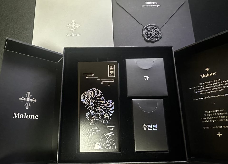 oxrdcm's tweet photo. 🇰🇷말론 한글에디션  범 판매합니다!🇰🇷
구성:말론+액상2병+코일2개+충전선+박스
가격:4.5에 판매할 예정❗️💨💨
#전담 #댈구 #에디션 #후기 #신용인 https://t.co/Vo3Xtave0c