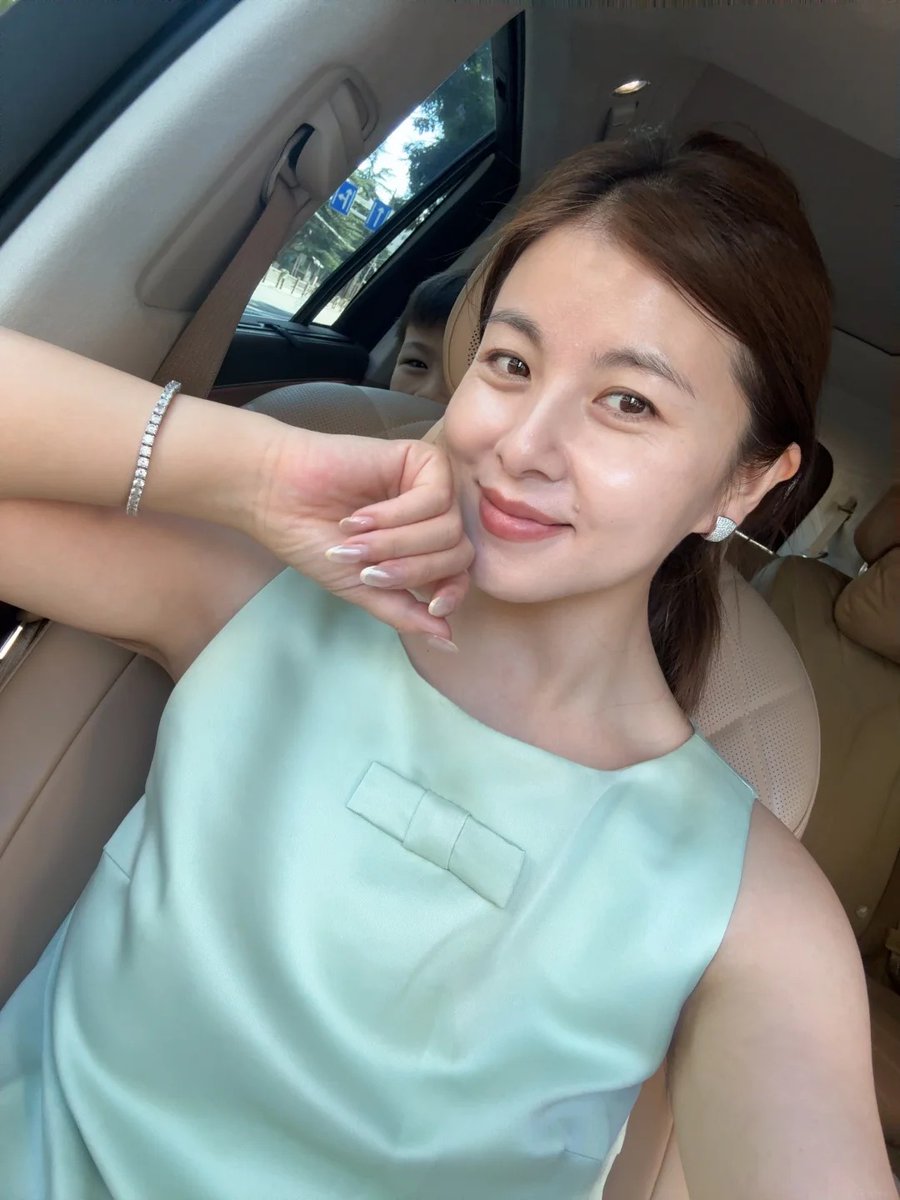ozlem70's tweet photo. 样子普通 可能像我这样过了30岁的阿姨  是真的没人想约了？ https://t.co/Ce0X2XBAdE