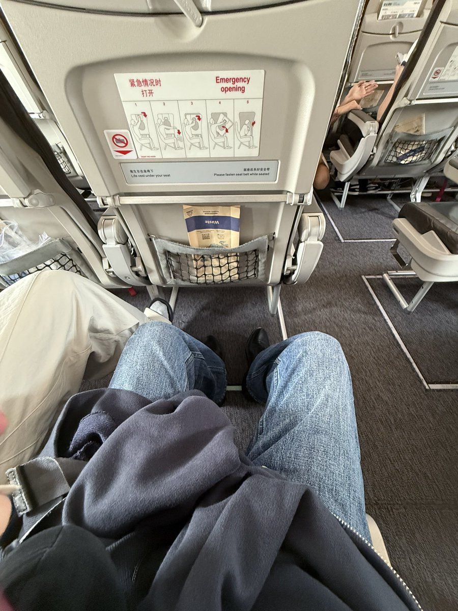 ToMiE4k's tweet photo. ただいま🥲
もうすぐ学校始めます https://t.co/ibxYgZ4MsP