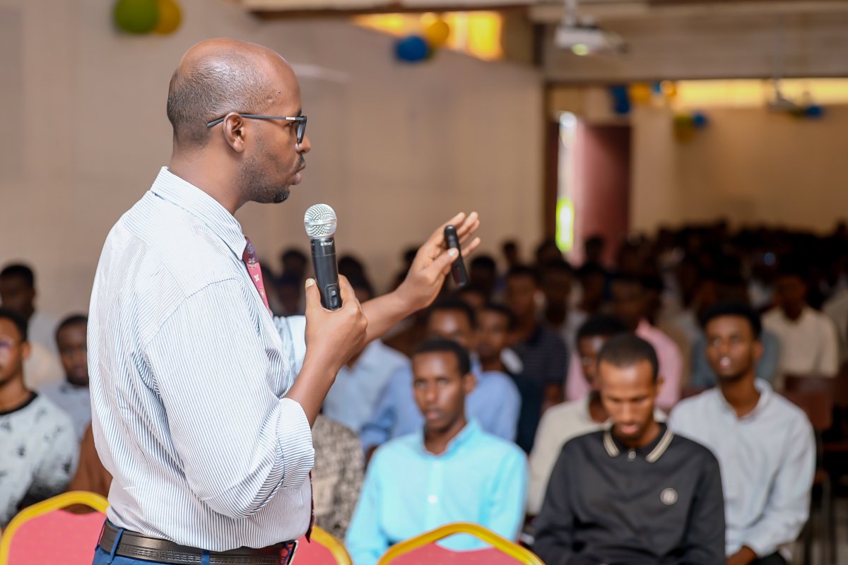 JamhuriyaUniv's tweet photo. gudoomiyihii hore ee jaamacadda Eng ๐๐จ๐ก๐๐ฆ๐๐ ๐. ๐๐จ๐ก๐๐ฆ๐ฎ๐ ayaa la wadaagay ardayda seminar cinwaankiisu ahaa โ๐๐๐๐๐ก๐ ๐ฐ๐๐ฑ๐๐๐ซ๐๐ฌ๐ก๐จ ๐๐ ๐๐ซ๐๐๐ฒ๐ ๐ ๐๐ฎ๐ฎ๐ฅ๐๐๐ฒ๐ฌ๐ญ๐ (๐๐ญ๐ฎ๐๐ฒ ๐ฌ๐ค๐ข๐ฅ๐ฅ๐ฌ ๐๐จ๐ซ ๐ฌ๐ฎ๐๐๐๐ฌ๐ฌ๐๐ฎ๐ฅ ๐ฌ๐ญ๐ฎ๐๐๐ง๐ญ๐ฌ)โ
#JUST #LifeAtJUST #OrientatioWeek #NewStudents #Welcoming #FirstdayatJust