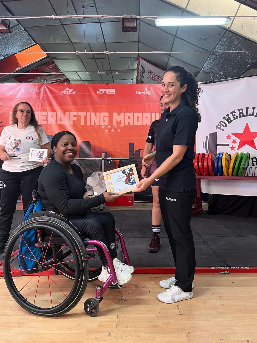 FMDDF's tweet photo. 👏🏻 Concluimos la V Copa de powerlifting de Madrid organizada en colaboración con el club @sideropolisclub 🔝 

¡𝑬𝒏𝒉𝒐𝒓𝒂𝒃𝒖𝒆𝒏𝒂 𝒂 𝒕𝒐𝒅𝒐𝒔 𝒍𝒐𝒔 𝒑𝒂𝒓𝒕𝒊𝒄𝒊𝒑𝒂𝒏𝒕𝒆𝒔! 

Toda la información actualizada en nuestra página web 📲 

#SomosFMDDF | @deportecmadrid | https://t.co/6M0yWRbHuN