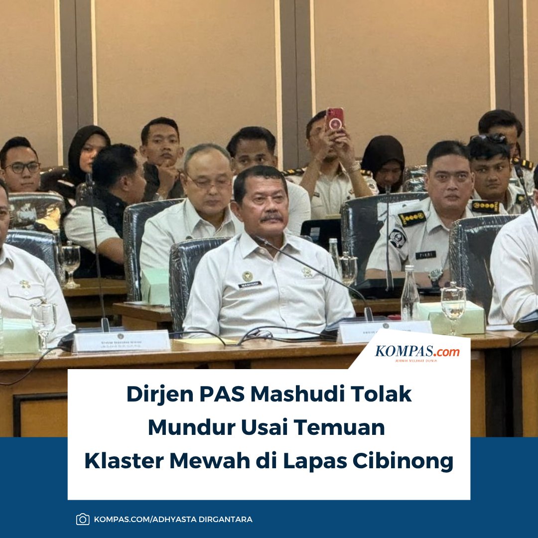 kompascom's tweet photo. Baca selengkapnya: https://t.co/e6ithV6qp4

Ketika ditanya apakah masih sanggup menangani persoalan temuan klaster mewah di Lapas Kelas IIA Cibinong, Dirjen PAS Mashudi menjawab, "masih."

~MS #LapasCibinong #DirjenPAS #Lapas [2026092813053221] https://t.co/jF3XM3ghaf