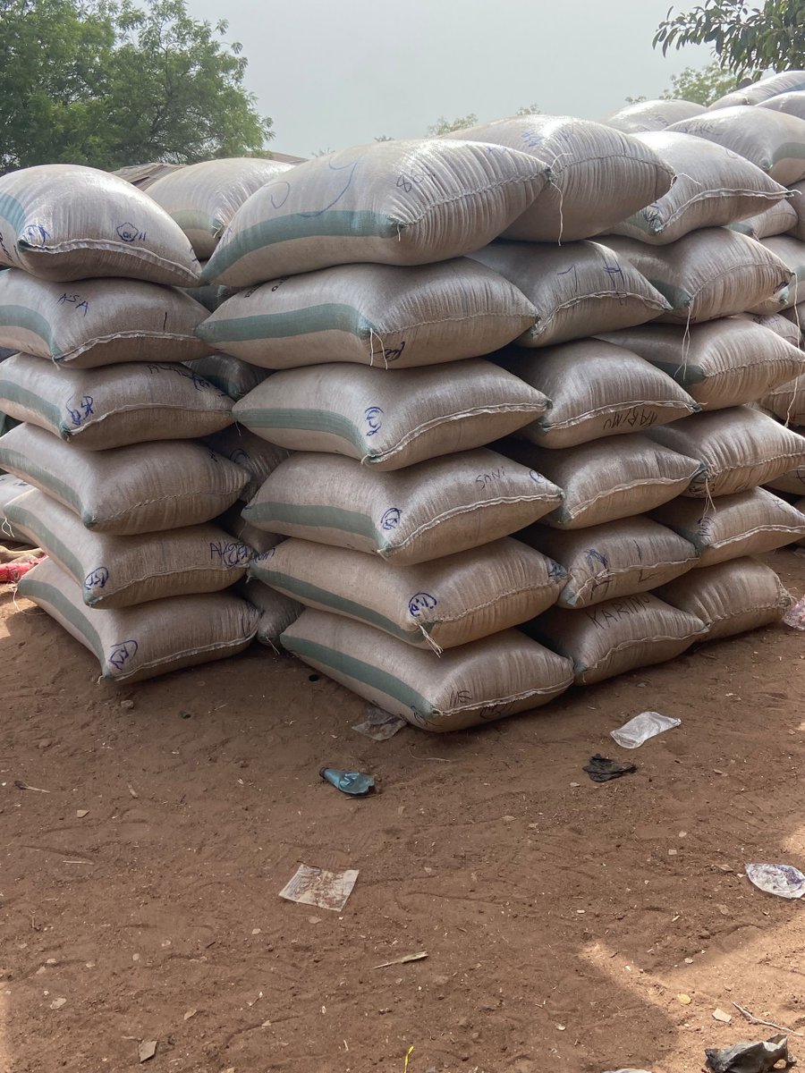 OsunTwitta's tweet photo. BUSINESS SPOTLIGHT OF THE WEEK: 
Temitayo Multibiz Enterprise (@dahtson06 )

- Agriculture -

They specialize in the buying and selling of farm produce. Anything farm and agricultural related, they’re your go to shop. Patronize them today. 🤏🏾

Contact: 07030714667, 08111815895 📞 https://t.co/gbb95qVKTR