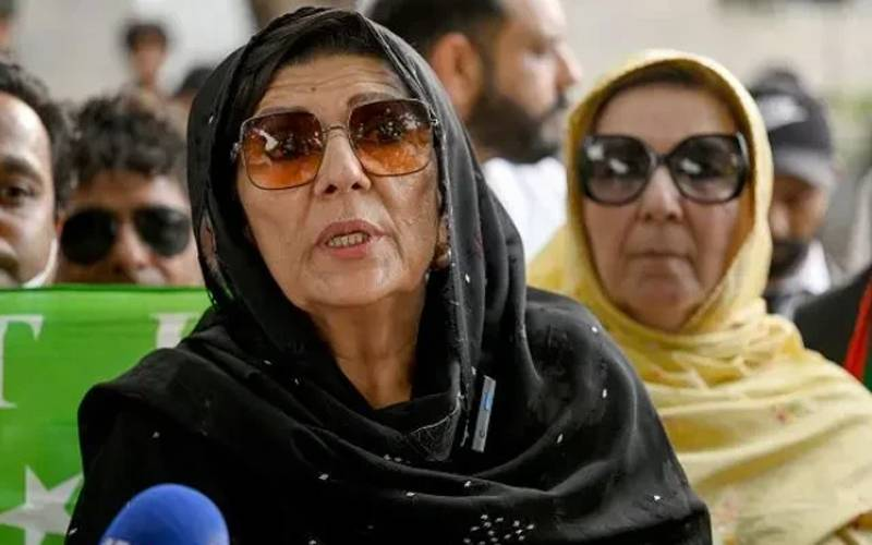 dailypointnews's tweet photo. علیمہ خان اور ان کے ڈرائیور محمد امیر کی نظر بندی کے خلاف درخواست پر لاہور ہائیکورٹ نے ڈی سی سمیت دیگر فریقین کو نوٹس جاری کرتے ہوئے جواب طلب کر لیا۔ عدالت نے متعلقہ حکام سے کیس کی تفصیلات طلب کر لی ہیں۔
#AleemaKhan #LahoreHighCourt #Pakistan #LegalCase #LHC #PakistanPolitics #dailypoint