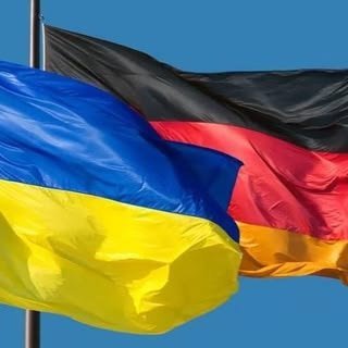 VladimiriPutin_'s tweet photo. 🚨🇩🇪🇺🇦 BREAKING: Germany reportedly says it will provide Ukraine with the weapons and support needed to strengthen its fight against Russia.

Do you support Germany’s approach? 👀

🅰️ YES 👍
🅱️ NO 👎

WHAT’S YOUR TAKE? 👇 https://t.co/4yZkYEw7EO