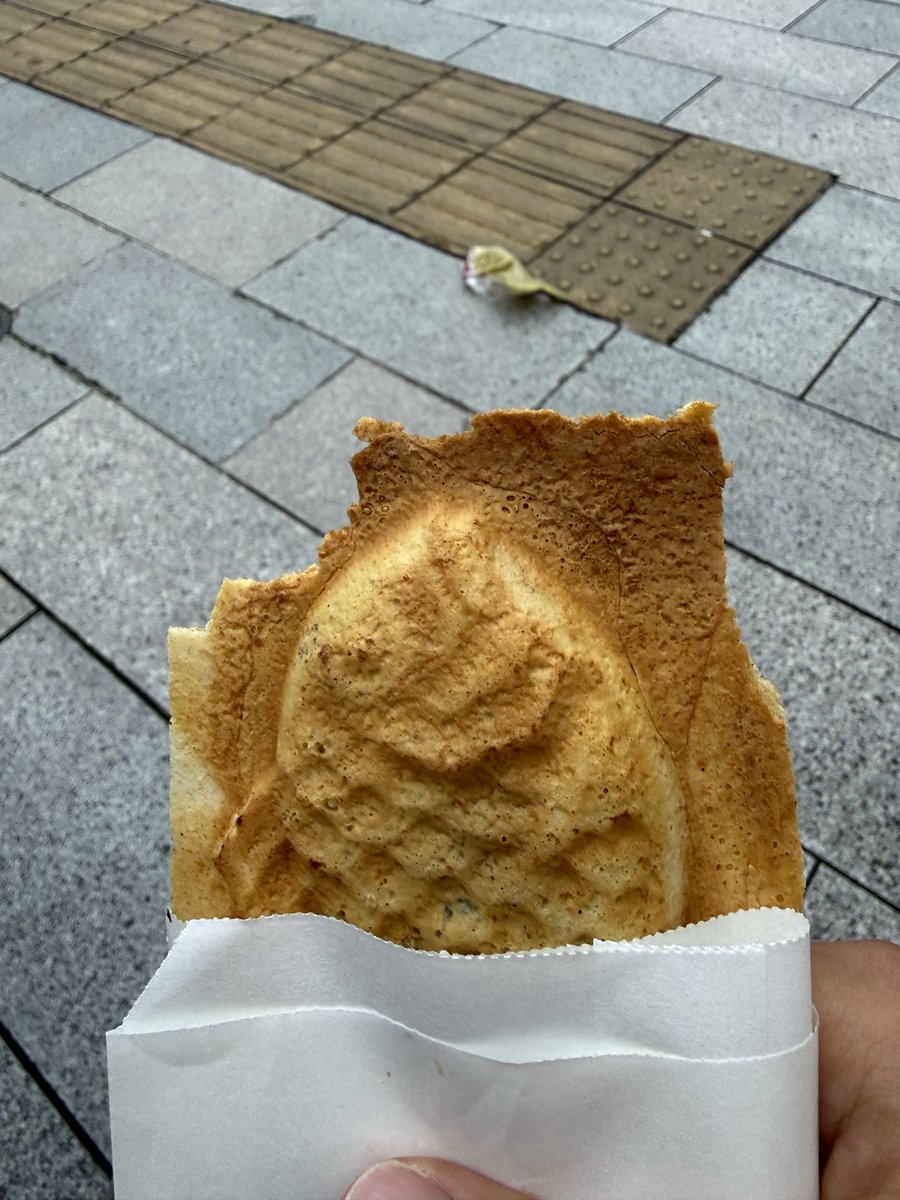 artama08231's tweet photo. オオイワスポーツが月曜定休日ということに現地に行って気づく

とりあえずヴィクトリア本店で色々ブーツ試し履きしてたい焼き食って帰る https://t.co/ozOLSNFwkd