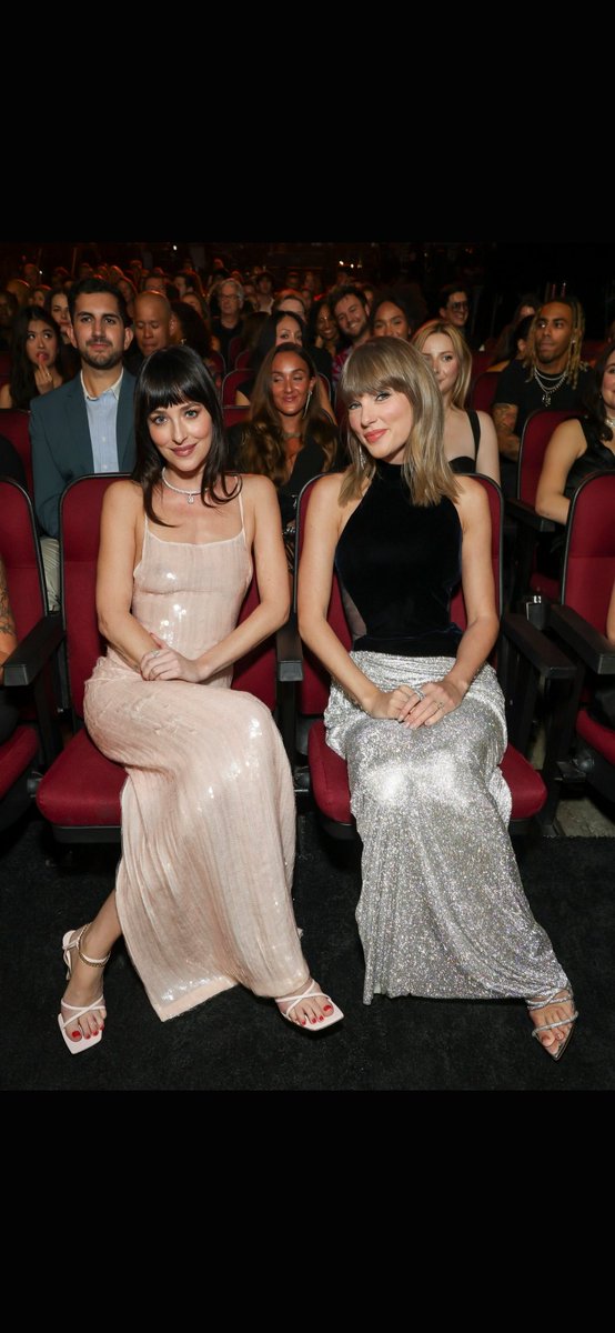 50ShadesFeed's tweet photo. Faves 🥰

#DakotaJohnson #taylorswift https://t.co/50P1Af80RB