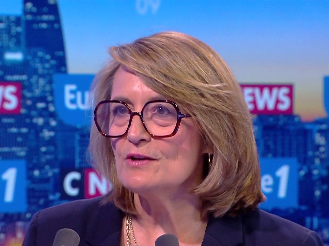 Brevesdepresse's tweet photo. ⚡️🇫🇷FLASH - Droite, macronie et RN, ensemble au Sénat. L’ancienne porte-parole du gouvernement Bayrou, Sophie #Primas, estime que LR et la minorité présidentielle doivent désormais travailler avec l’extrême droite au #Sénat pour « l’avenir de la France ». (déclaration) https://t.co/SSU1WQwFlt