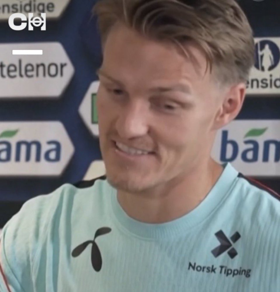 BiggestMohhh's tweet photo. 🚨🎙️ Martin Ødegaard on his altercation with Bernardo Silva:

🎙️ Reporter: “Martin, we saw the heated moment between you and Bernardo. What happened?”

🗣️ Ødegaard: “He tried to hurt me after I had already played the ball, and honestly, that made me so angry. I told him to fuck off because I didn’t think there was any reason for that challenge.

“Then I reminded him, ‘Very soon, you’ll have no trophies in England because you won them by cheating.’ He looked at me and said, ‘Everything was won on the pitch.’

“I just told him, ‘You’re getting exposed soon.’ Maybe I shouldn’t have said it, but emotions were high and I was furious in that moment. It was heated, but that’s football sometimes.”