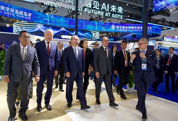 arabfde's tweet photo. Strong international participation at the 5th edition of the #GlobalDigitalTradeExpo in #Hangzhou, with the participation of a delegation from the #ArabFederationForDigitalEconomy

📎 Details: https://t.co/hrTqa0Solx

#LeagueOfArabStates
#ArabDigitalEconomyVision
#UAE
#ArabCountries
#DigitalEconomy
#ArabEconomy
#GlobalEconomy
#DigitalTrade
#ArtificialIntelligence
#China
#GDTE2026
#ChinaArabDigitalDialogue