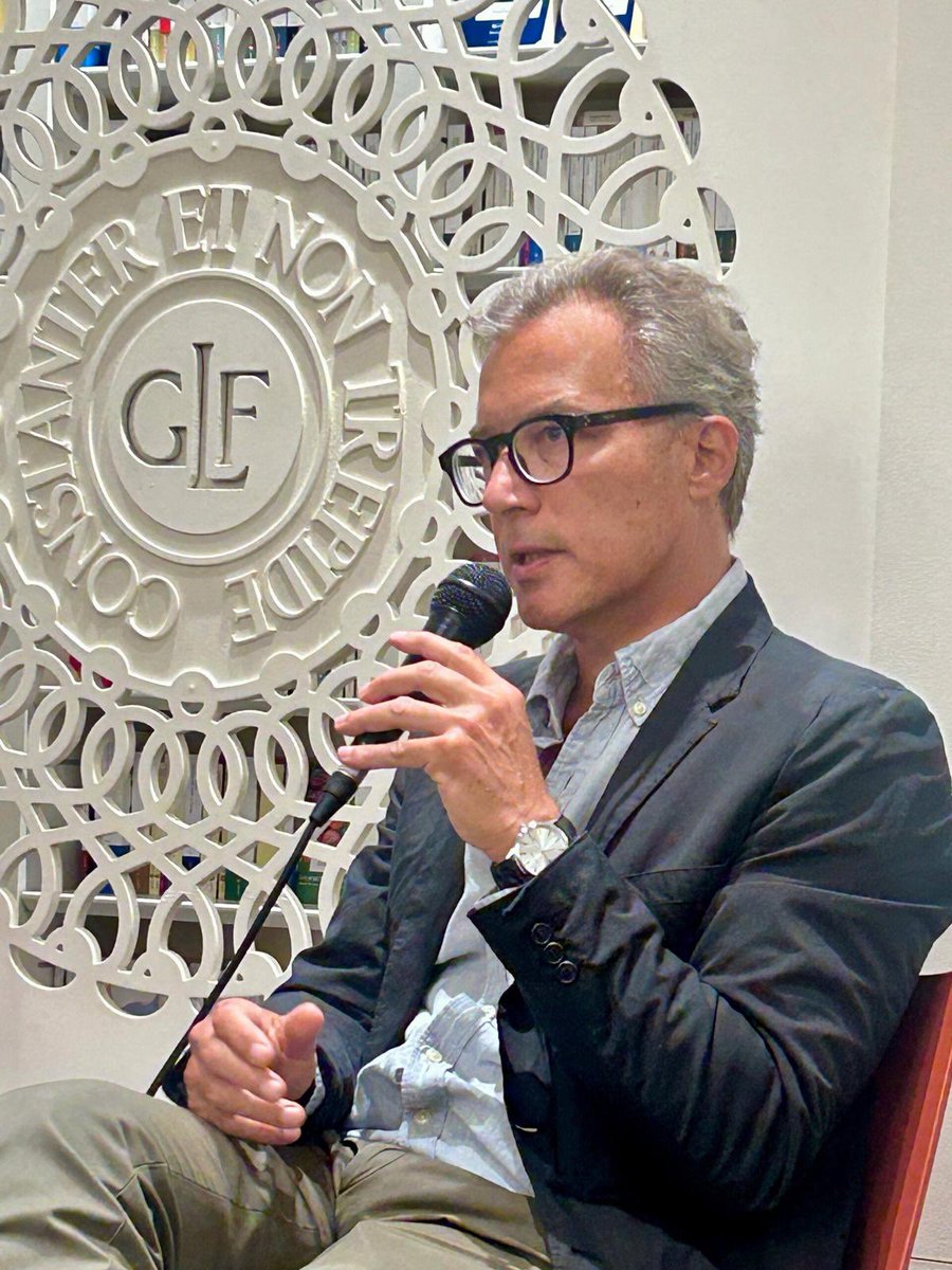 giorgiocaravale's tweet photo. Alla @LibreriaLaterza di Bari lo scorso venerdì abbiamo presentato il mio #Chicontrollailpassato @editorilaterza con AlessandroLaterza https://t.co/sFAhDaXXJ0