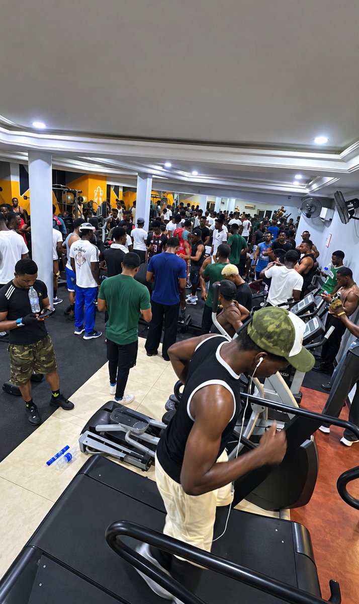willismallz's tweet photo. 5k per month gym fee. Worth it? https://t.co/4dImUFQndr