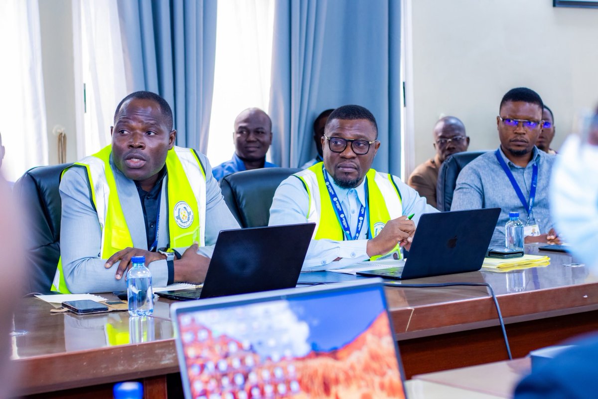 kmnatchaba's tweet photo. Suite à l'inspection de l'@AnacTogo la semaine dernière, nous maintenons le cap vers une amélioration permanente sur la plateforme de @LomeAirport 

Merci à l'équipe d'inspection et nos encouragements aux équipes opérationnelles

Des défis demeurent. Restons mobilisés. 

#Togo https://t.co/V4apHPCdf3