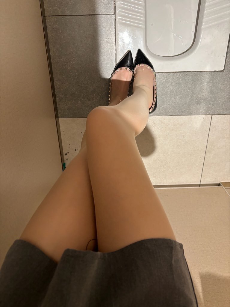 emiliogilf's tweet photo. 为什么你们都有固炮？😭凭什么我没有啊啊？！受不了了，想要了啊啊啊！！！#约炮 #反差 #同城 #固炮 https://t.co/3hCN827ljv