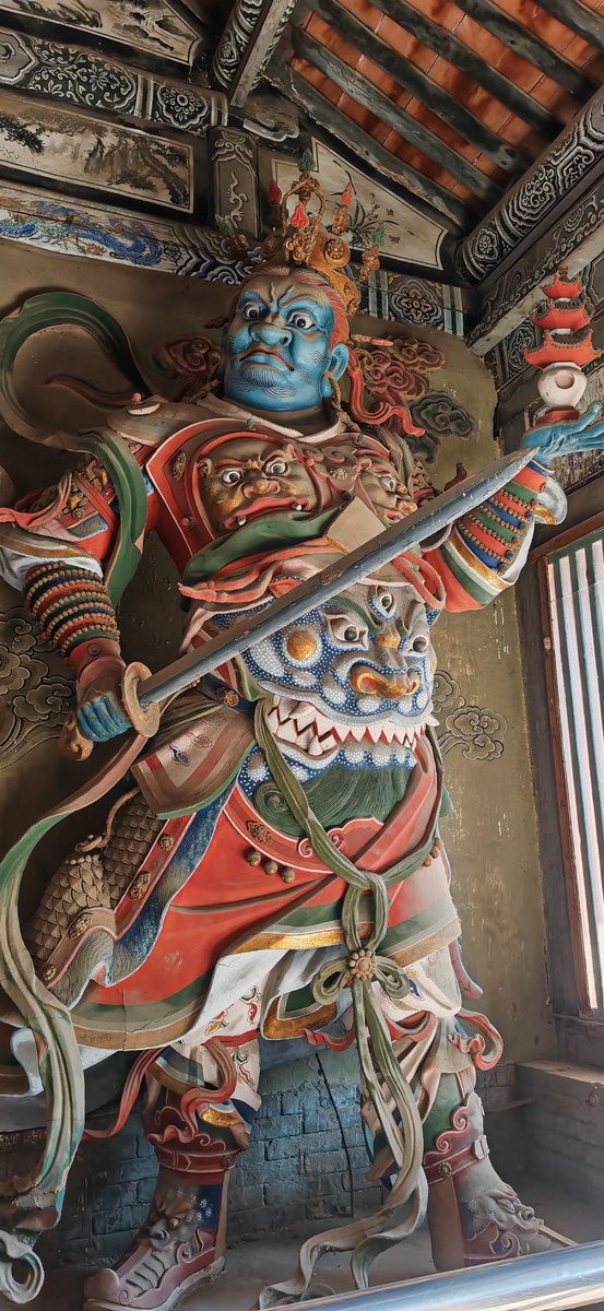 jiaumujiau's tweet photo. 长治观音堂魔家四兄弟一魔礼红、魔礼海、魔礼寿、魔礼青。这一座观音堂是明朝万历年间修的一个社庙。几十平的主殿竟然塞进去佛道儒大大小小500多位各路神仙。而魔家四兄弟是在山门处看门。 https://t.co/p2ZIW4rqSs