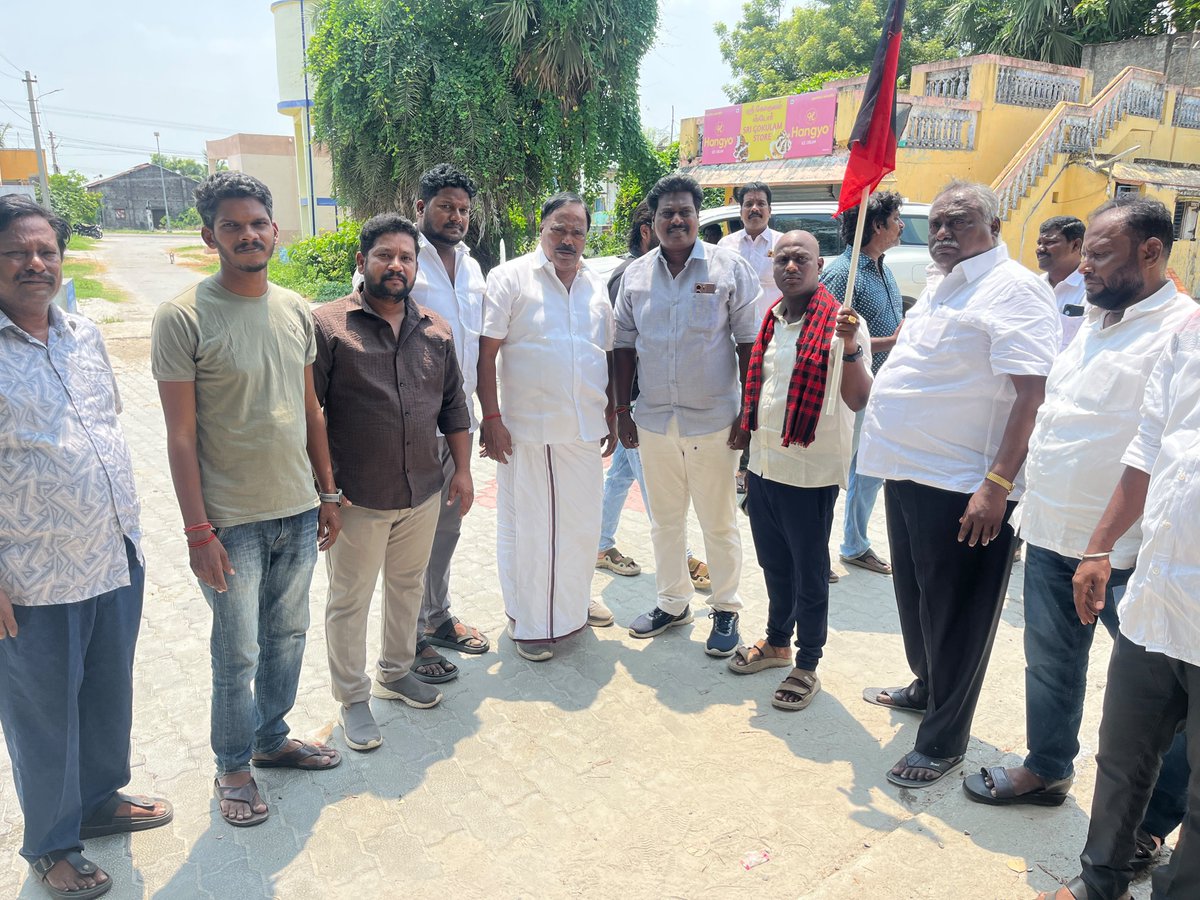 SUDHARSANAM_S's tweet photo. #மதுராந்தகம் சட்டமன்றத் தொகுதி இடைத்தேர்தலில் களம் காணும்

தி.மு.கழகத்தின் வெற்றி வேட்பாளர் திரு  I Paranthamen அவர்களுக்கு உதயசூரியன் சின்னத்தில் வாக்களிக்க வேண்டி கீழாமூர்  ஊராட்சியில் இல்லந்த்தோறும் சென்று பரப்புரை செய்திடும் கழகத் தோழர்களுடன் கலந்துரையாடினோம். 

நிகழ்வில், செங்குன்றம் பேரூர்  செயலாளர் திரு.சுதாகர், மாதவரம் மண்டலக் குழுத் தலைவர் திரு.எஸ். நந்தகோபால் உள்ளிட்ட சென்னை வடகிழக்கு மாவட்ட நிர்வாகிகள். 

#Vote4DMK

@mkstalin @udhaystalin