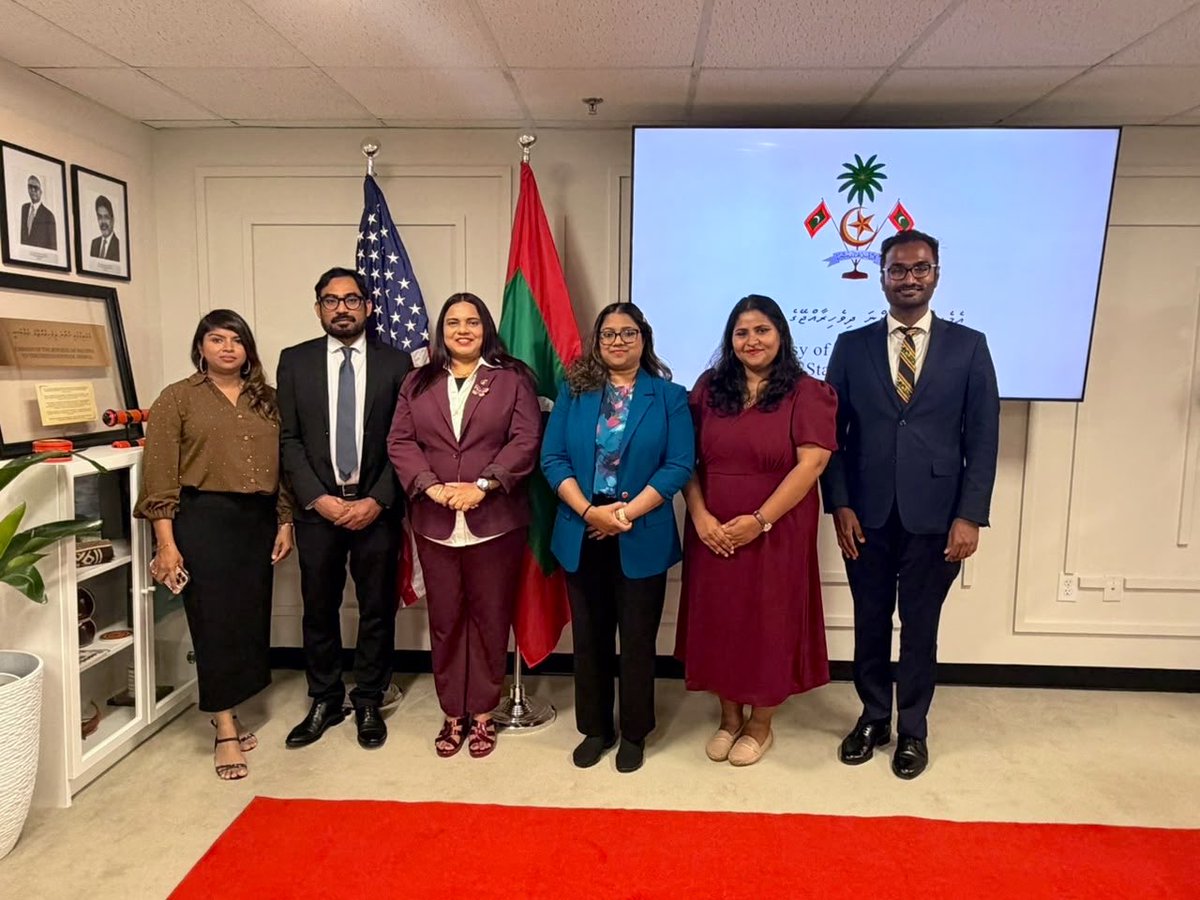 IruthishamAdam's tweet photo. 🌍 After the most energized networking, busiest and demanding weeks of multilateral and bilateral diplomacy at #UNGA  #UNGA81 #MDVatUNGA81 promoting @MMuizzu 's #Maldives 🇲🇻First Foreign Policy @MoFAmv, I had the pleasure of meeting with Maldivian students and members of the Maldivian community in Washington, D.C. and engaging in warm and meaningful conversations. It is great to see the increase in people-to-people contacts, education and capacity building opportunities between the Maldives & the United States of America and the positive impact of the tourism, sustainable development and Maldives culture promotion. 

I reaffirmed the Government’s commitment to people centric services, supporting and strengthening our engagement with Maldivian diaspora in the United States through @MDVinUSA.

@presidencymv 
@MoFAmv 
@MDVinUSA 
@USinMaldives