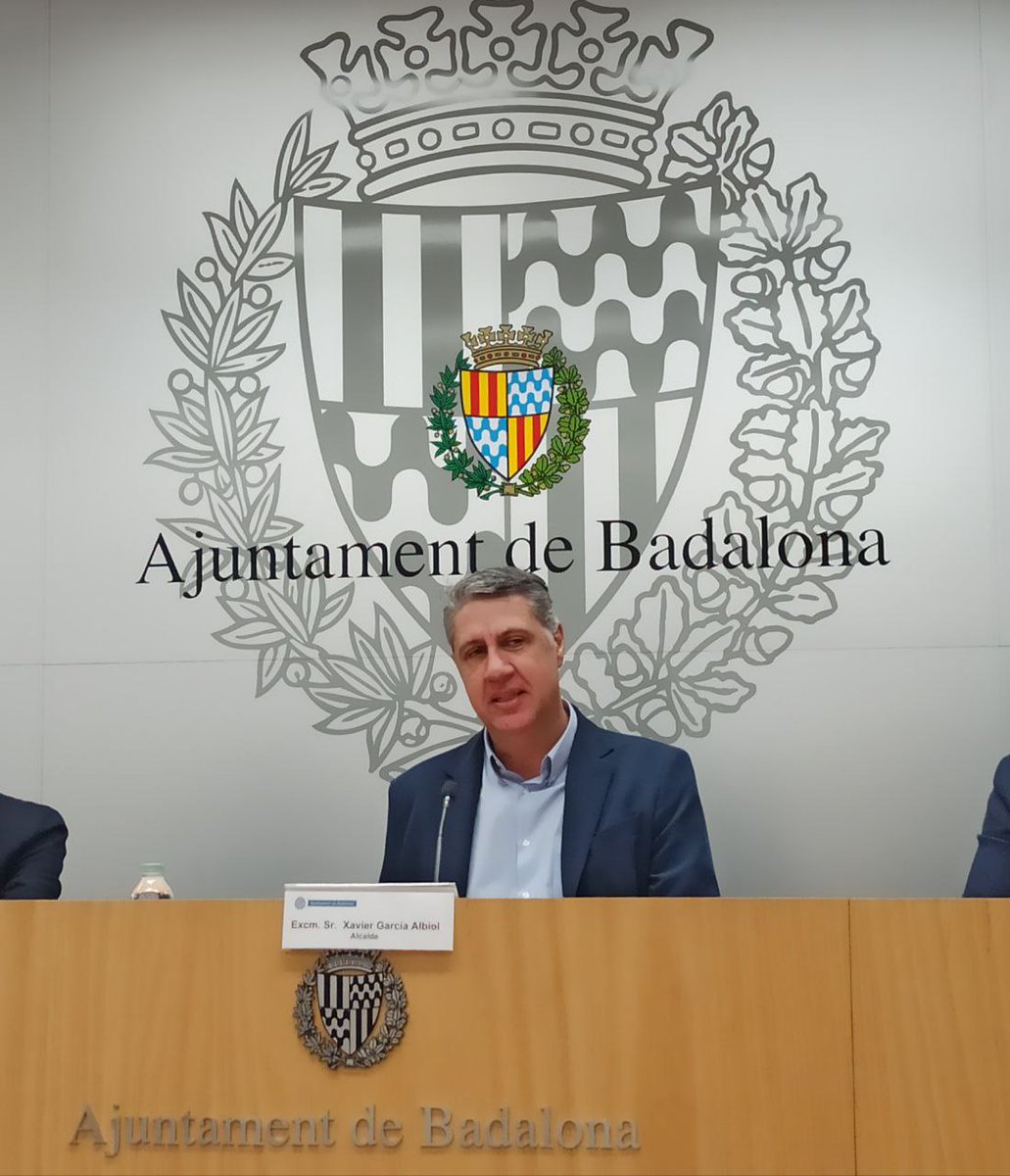 IndependentBDN's tweet photo. Un veí de #Badalona denuncia #Albiol per gravar-lo sense permís i titllar-lo de «delinqüent» I si en el pròxim vídeo t’hi fessin sortir a tu? https://t.co/WSC1ZS01Sb https://t.co/T5DsoOht0x