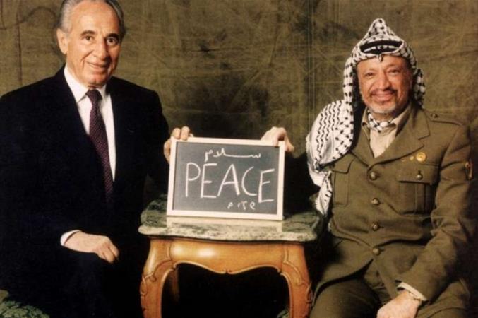 mariobianchi18's tweet photo. Il #28settembre 2016 moriva #ShimonPeres. Leader del partito laburista israeliano e Premier. Dal 2007 al 2014 nono Presidente dello Stato di Israele. Per aver lavorato al riconoscimento reciproco di Israele e OLP nel 1994 ha ricevuto, con #Rabin e #Arafat, il Nobel per la pace. https://t.co/UOaOgkf2k0