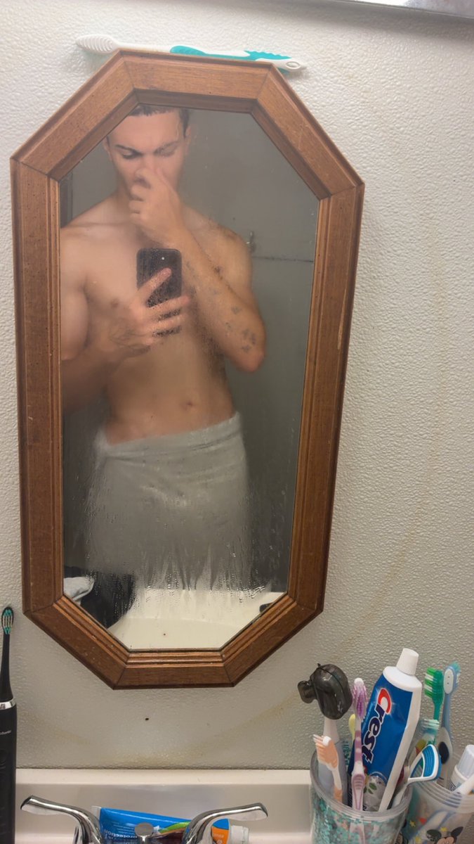 TyToosmoot38974's tweet photo. who up rn horny? https://t.co/IzArv3v1bi