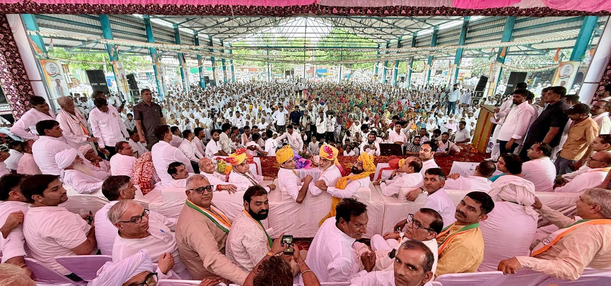 DeependerSHooda's tweet photo. लोहारू ब्लॉक अधिवेशन की शानदार सफलता पर लोकप्रिय विधायक @rajbir_fartia जी को बहुत-बहुत बधाई।

@kharge @RahulGandhi @priyankagandhi @kcvenugopalmp @SanjaySDutt @BhupinderShooda @raonarenderinc @INCHaryana https://t.co/DuSOmt7X5x